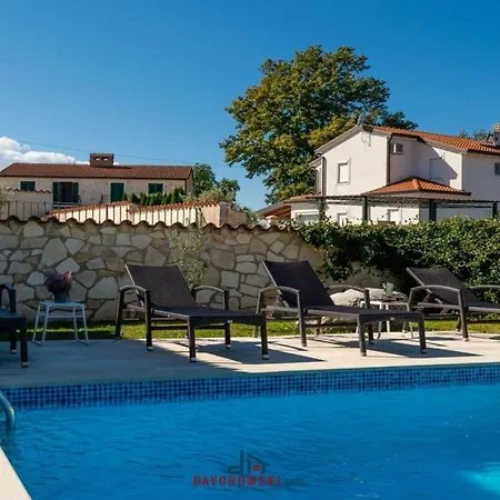 Jana 1 Comfortable Porec