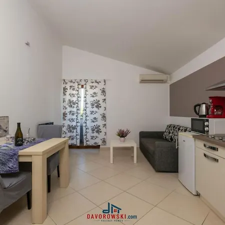 Jana 1 Comfortable Porec